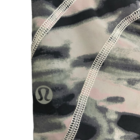 Lululemon Water Bound Short size 8 - Picture 4 of 9